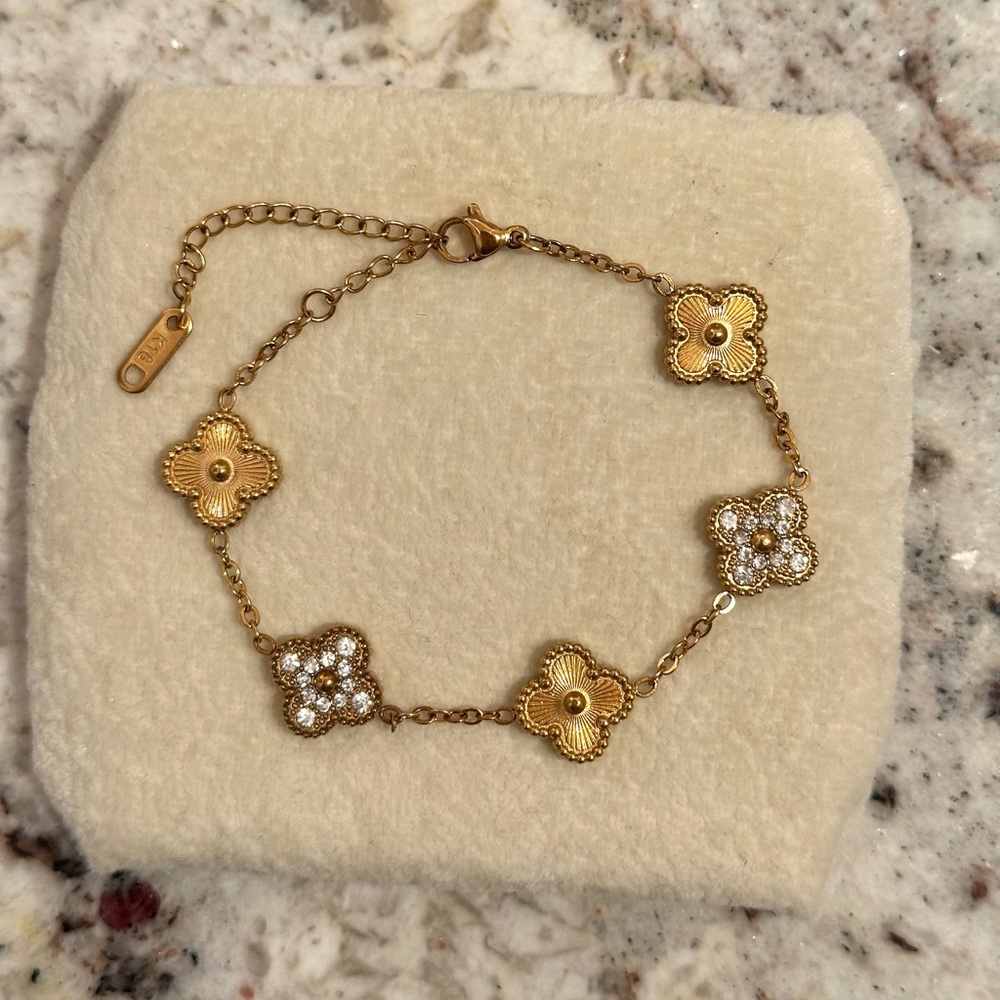Five Motif Gold Clover Bracelet